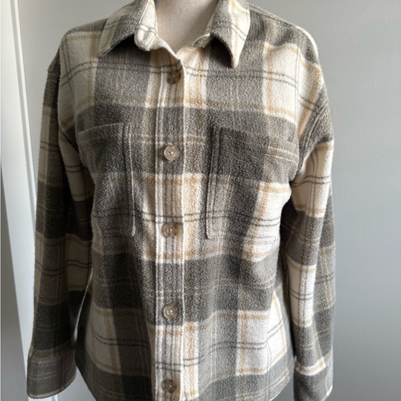 American Eagle Plaid cozy fit button up. Size small. 🤎 - Picture 3 of 5